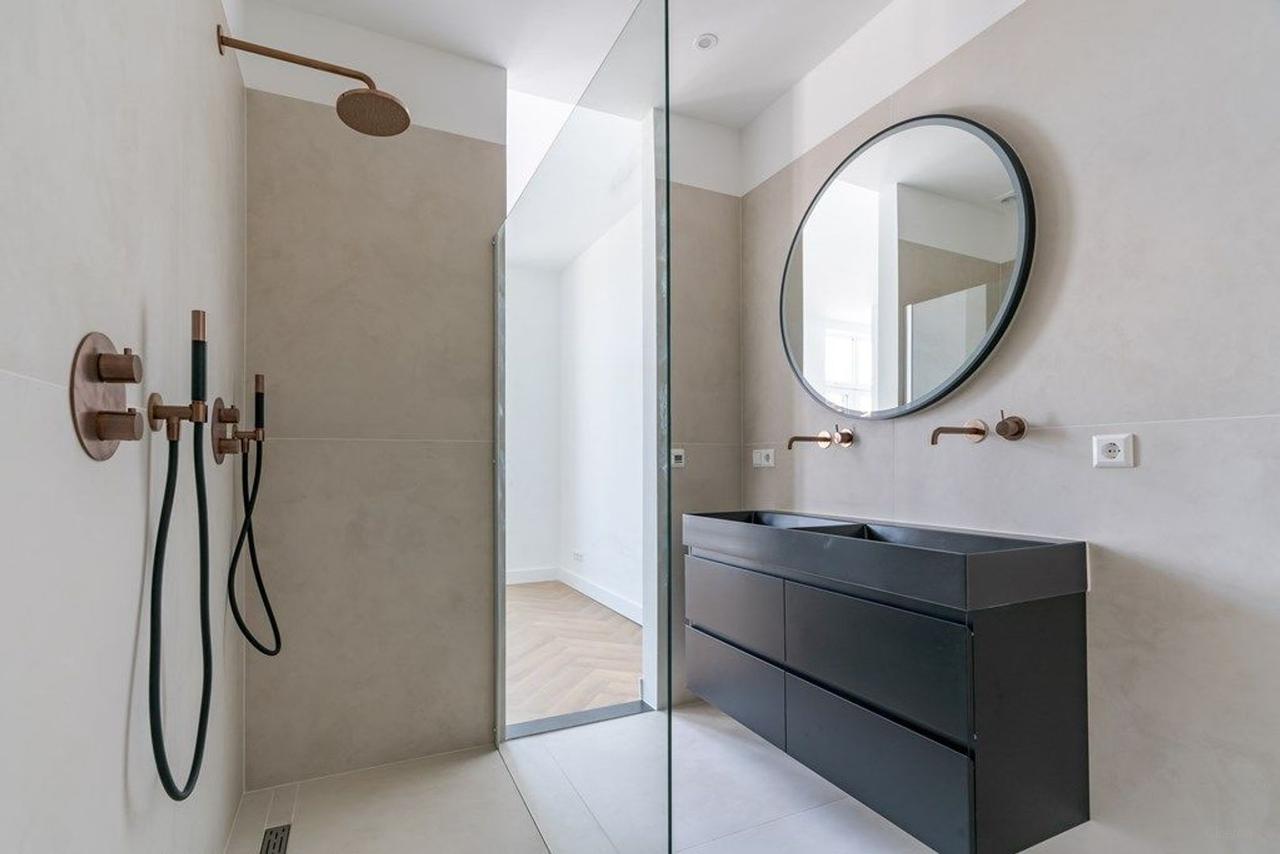 4-Bedroom Apartment in City Center - Image 26