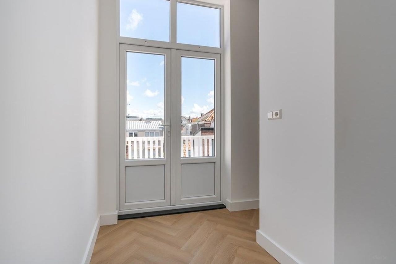 4-Bedroom Apartment in City Center - Image 28