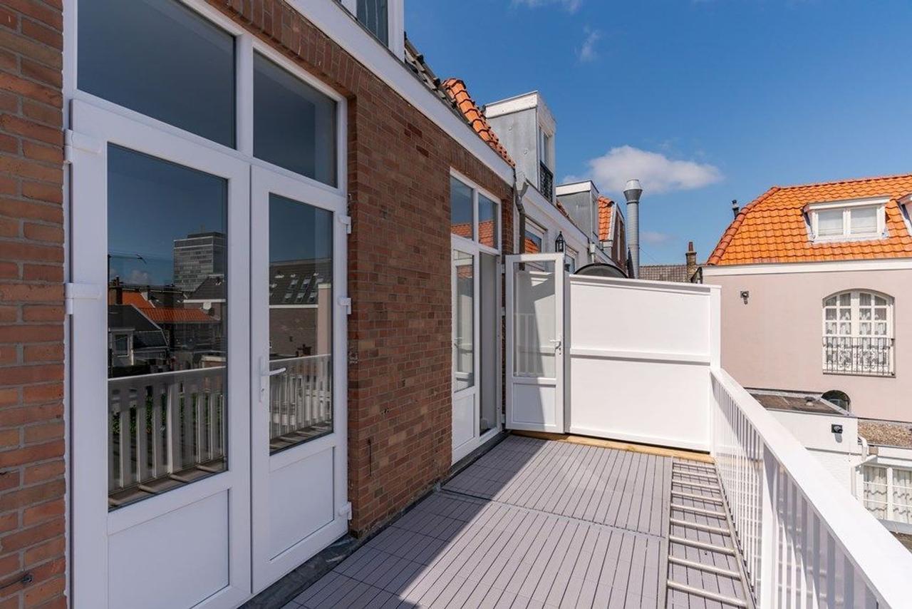 4-Bedroom Apartment in City Center - Image 31