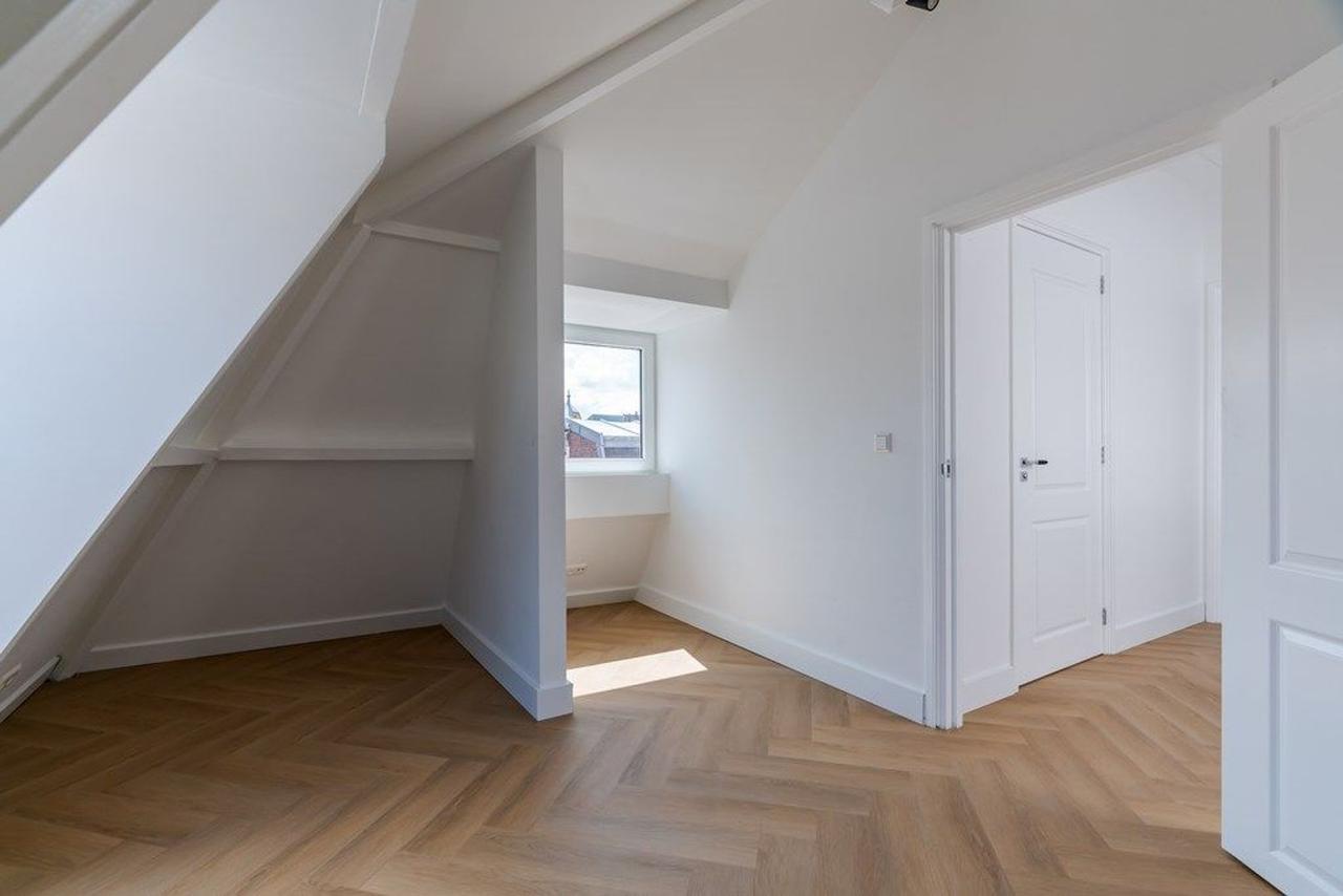 4-Bedroom Apartment in City Center - Image 34
