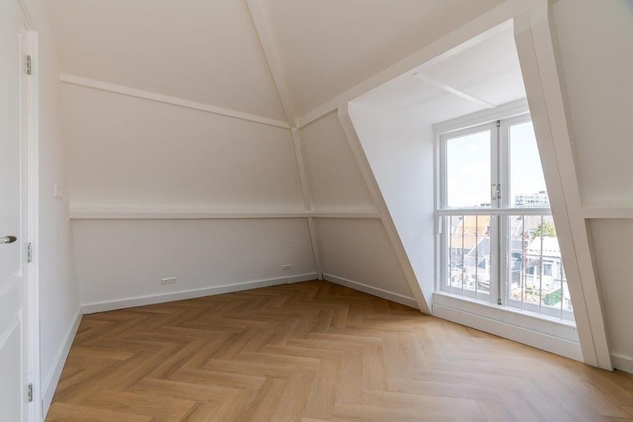4-Bedroom Apartment in City Center - Image 35