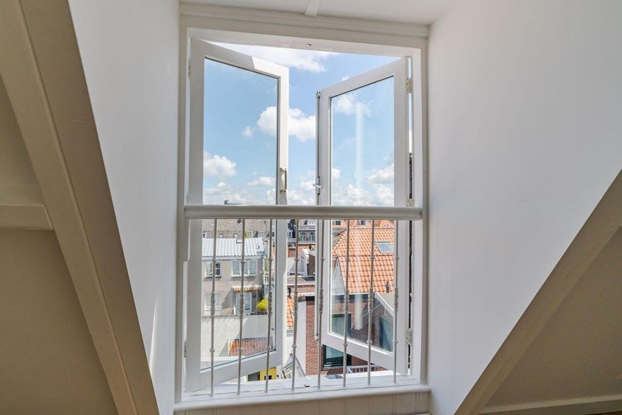 4-Bedroom Apartment in City Center - Image 36