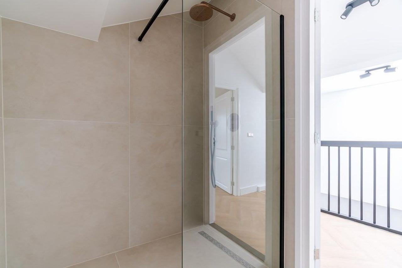 4-Bedroom Apartment in City Center - Image 38