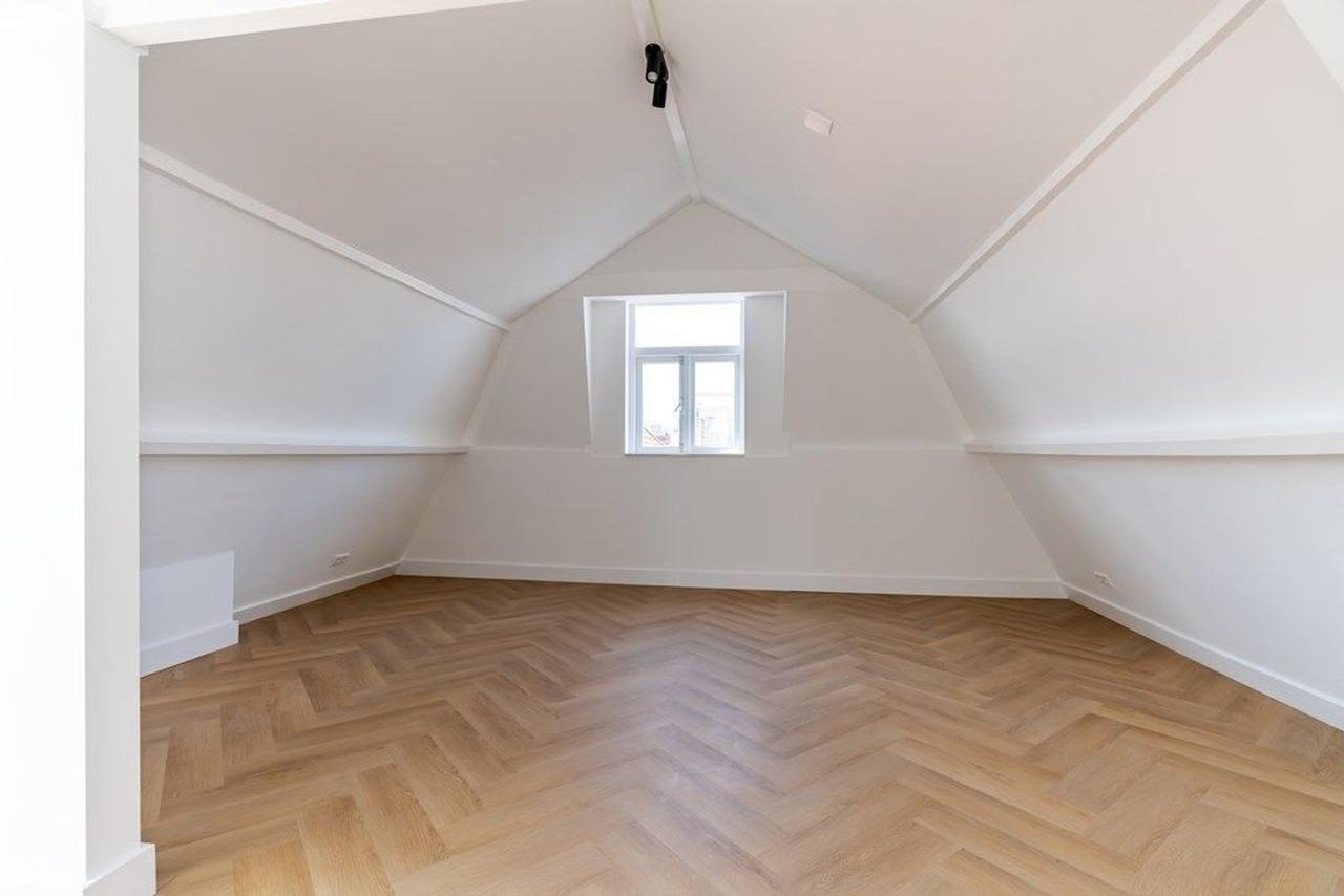 4-Bedroom Apartment in City Center - Image 40