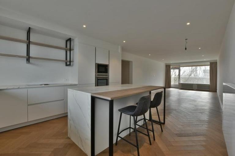 135 m2 appartement met 3 badkamers - Afbeelding 1