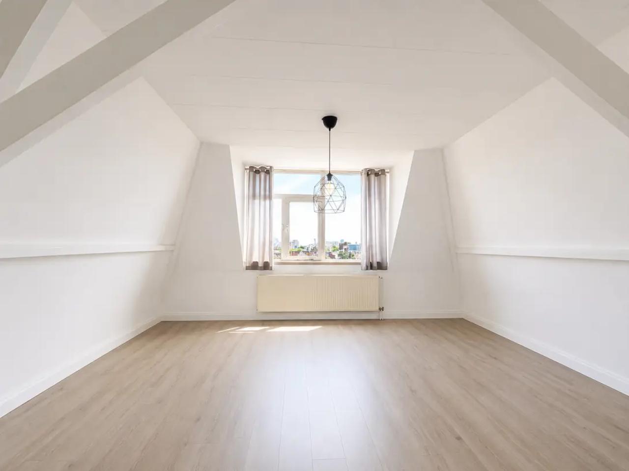 2-kamer appartement met terras in Valkenbos - Afbeelding 1