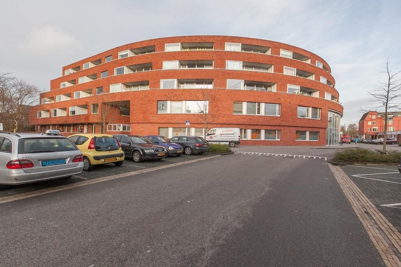 100 m2 gelijkvloers met eigen parkeerplek - Afbeelding 1