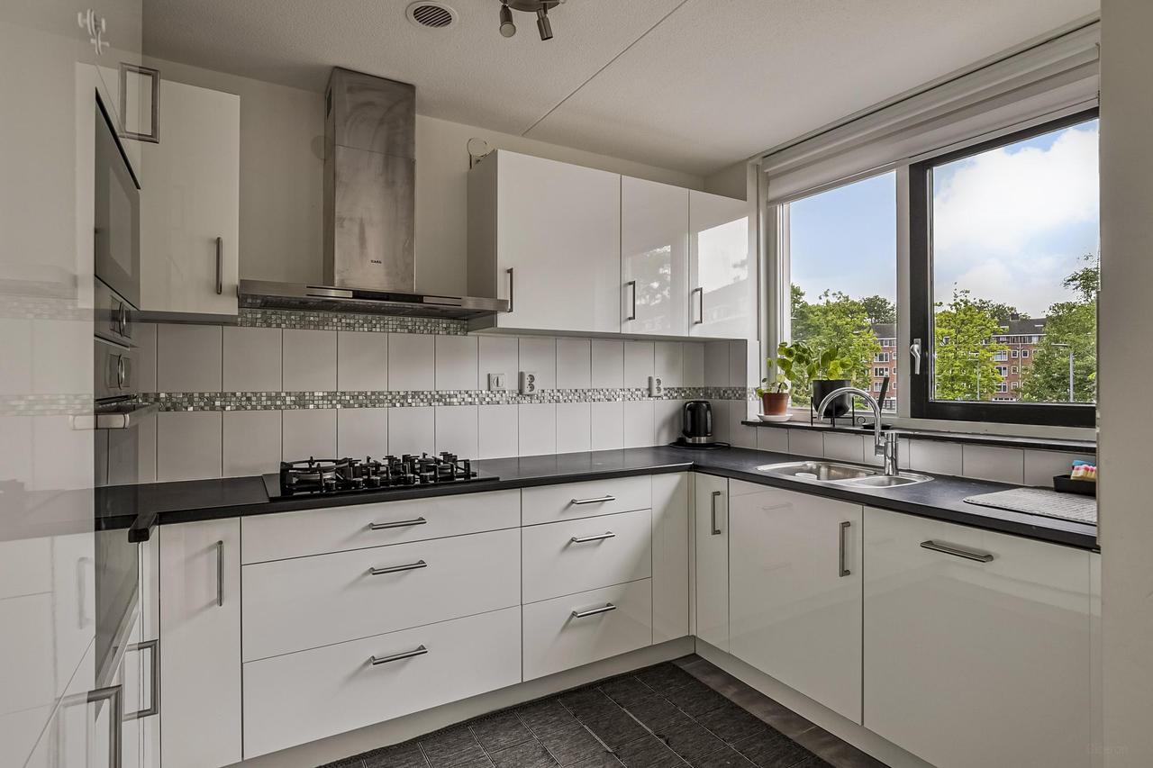 Rental Home in Nieuwe Westen, Rotterdam - Image 4