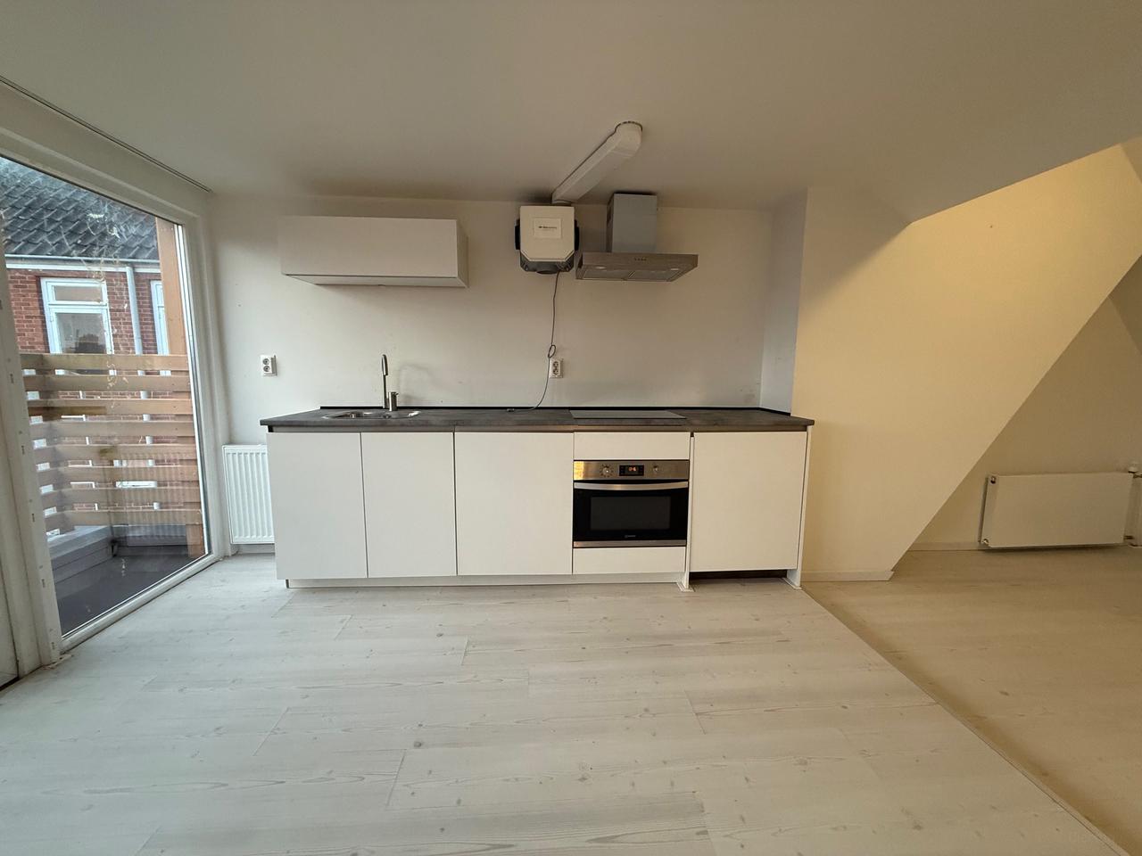 Lichte studio met grote ramen in Zeeheldenbuurt - Afbeelding 3
