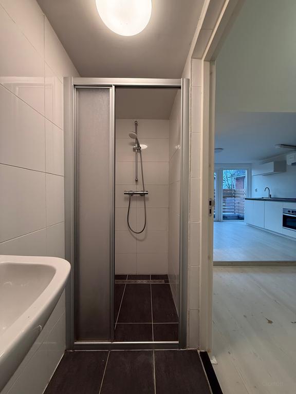 Lichte studio met grote ramen in Zeeheldenbuurt - Afbeelding 7