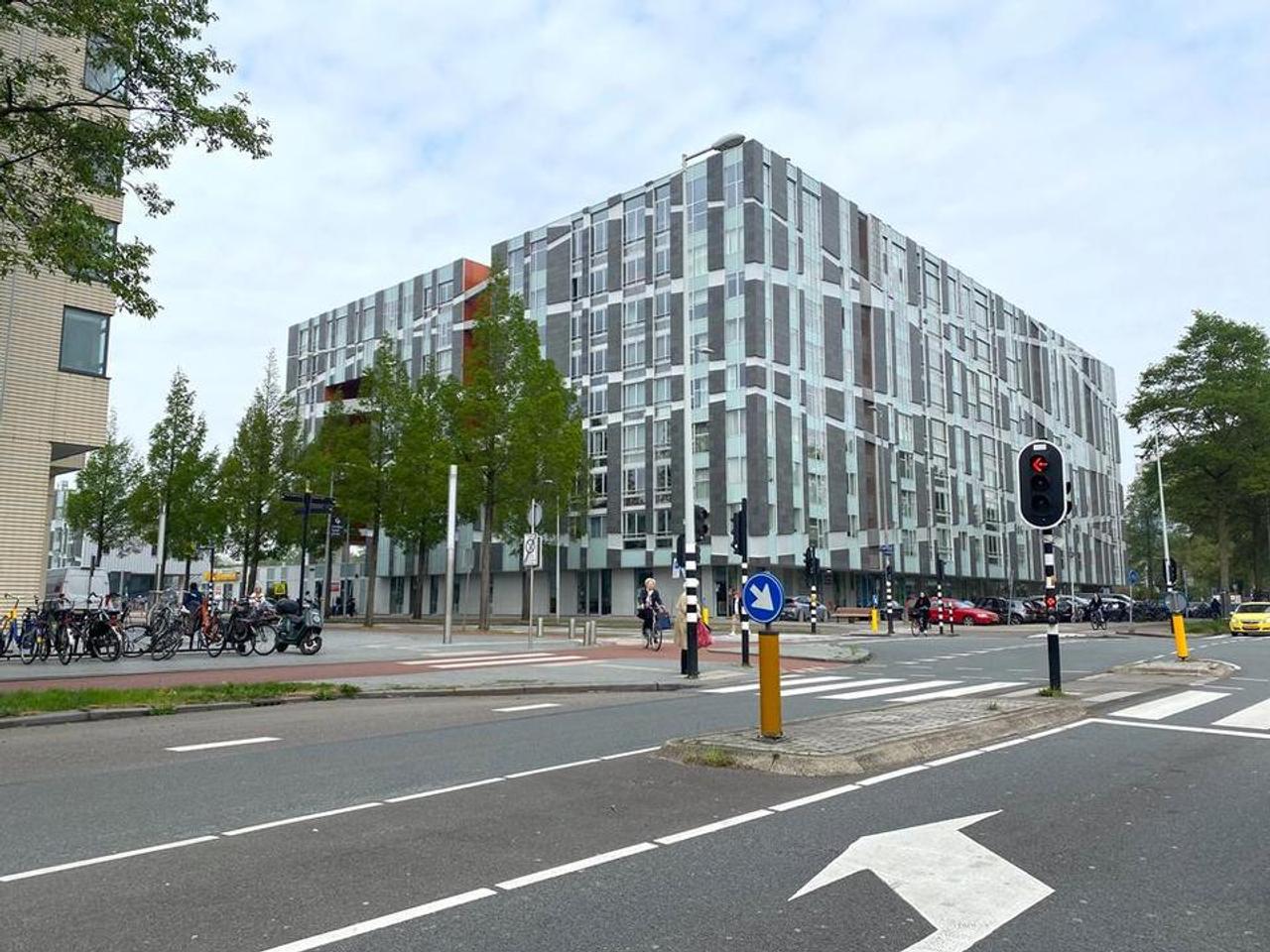 Gemeubileerd 3-kamerappartement bij WTC - Afbeelding 1