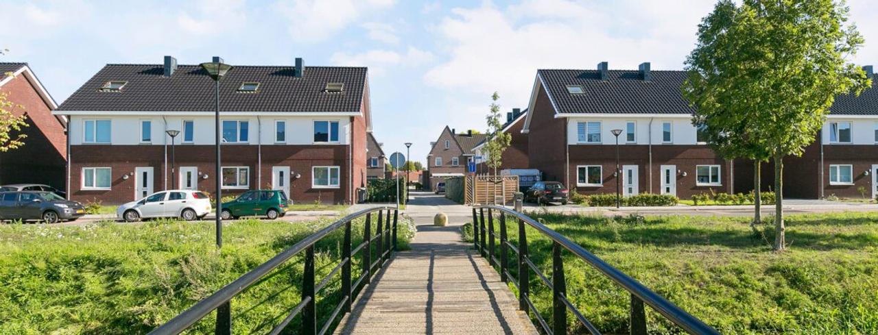 Tussenwoning met tuin in Molenbeek - Afbeelding 1
