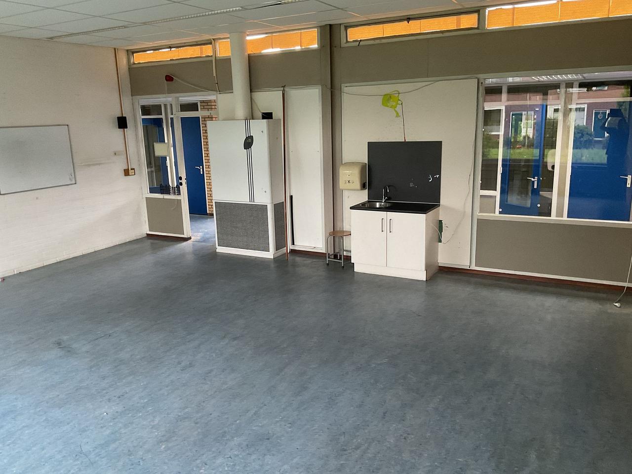 Anti-squat premises of 60 m2 in Krimpen - Image 1