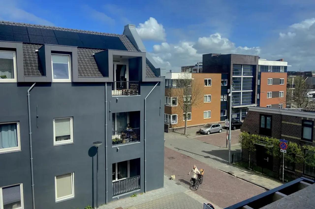 Gasloos 2-kamerappartement met loggia - Afbeelding 1