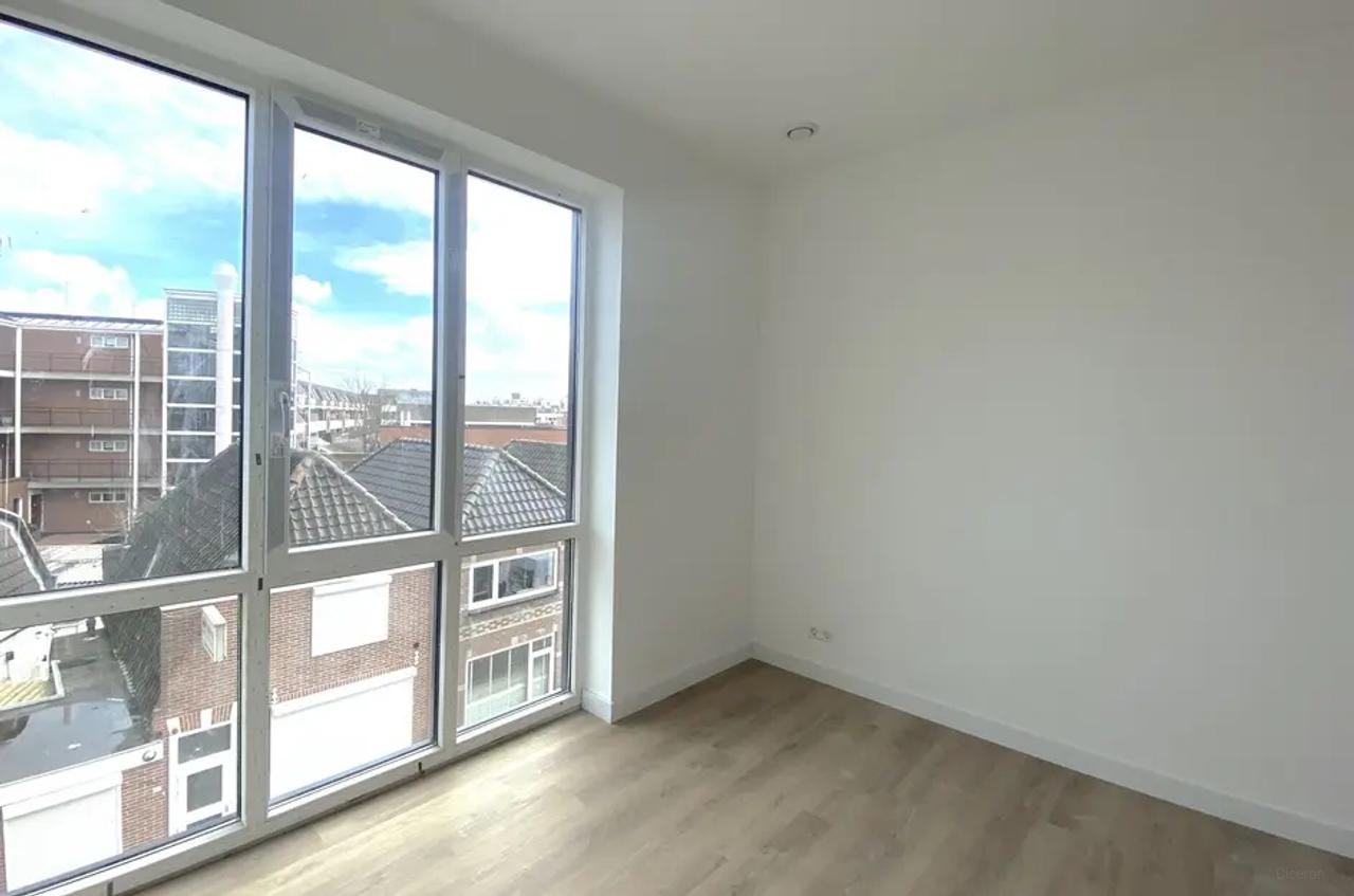 Gasloos 2-kamerappartement met loggia - Afbeelding 3