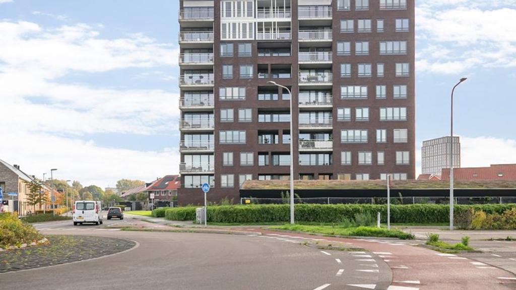 3-kamerappartement met loggia en parking - Afbeelding 1