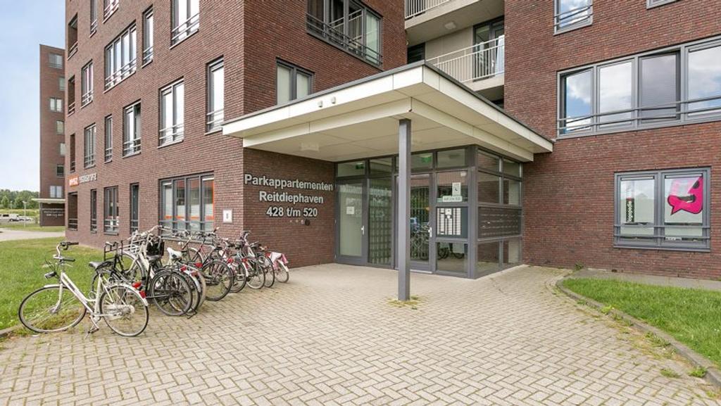 3-kamerappartement met loggia en parking - Afbeelding 3