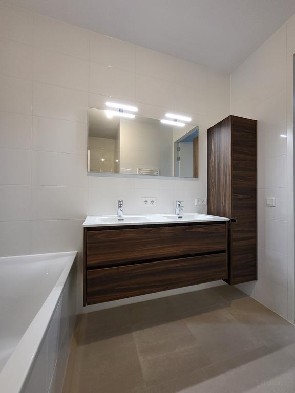 Gas-free family home with 5 bedrooms - Image 16