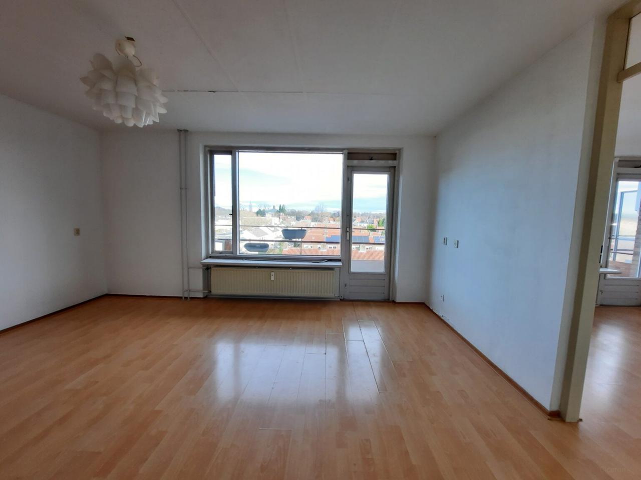 Apartment with balcony in Heerlerheide - Image 6