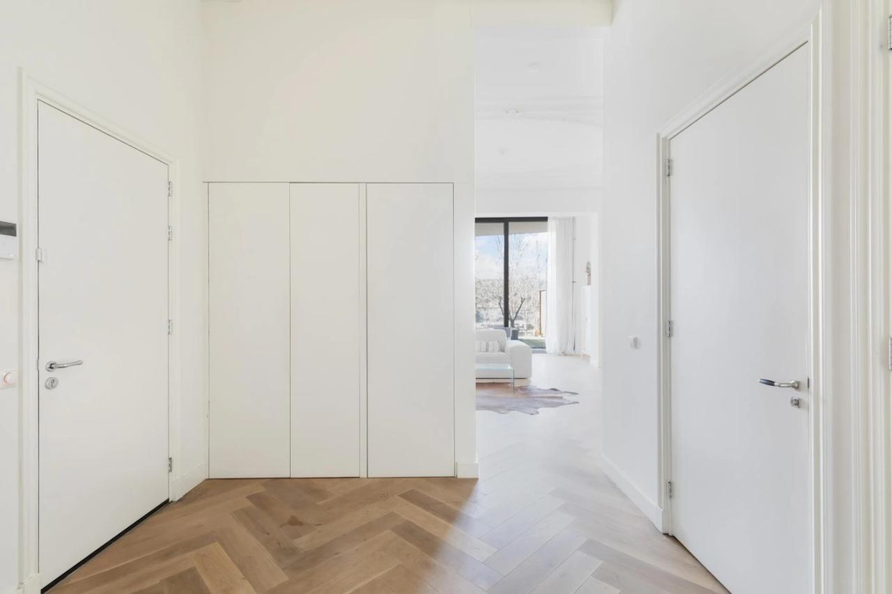 Balkon op het westen met parking - Afbeelding 9