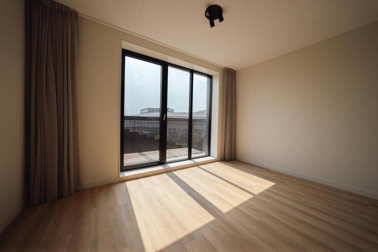 3-kamerappartement met balkon in Hyde Park - Afbeelding 16