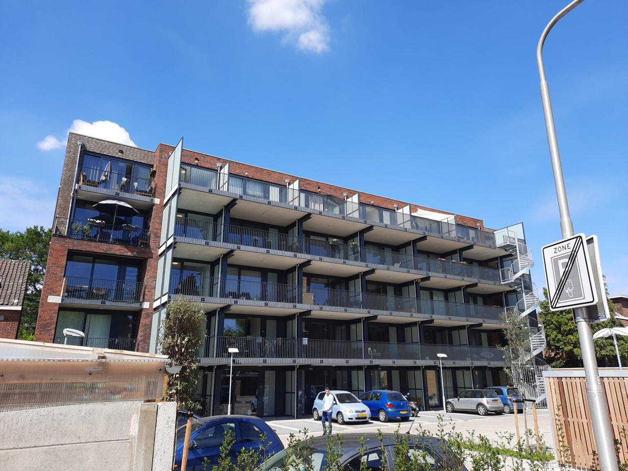 Bright loft with balcony in Tilburg - Image 5