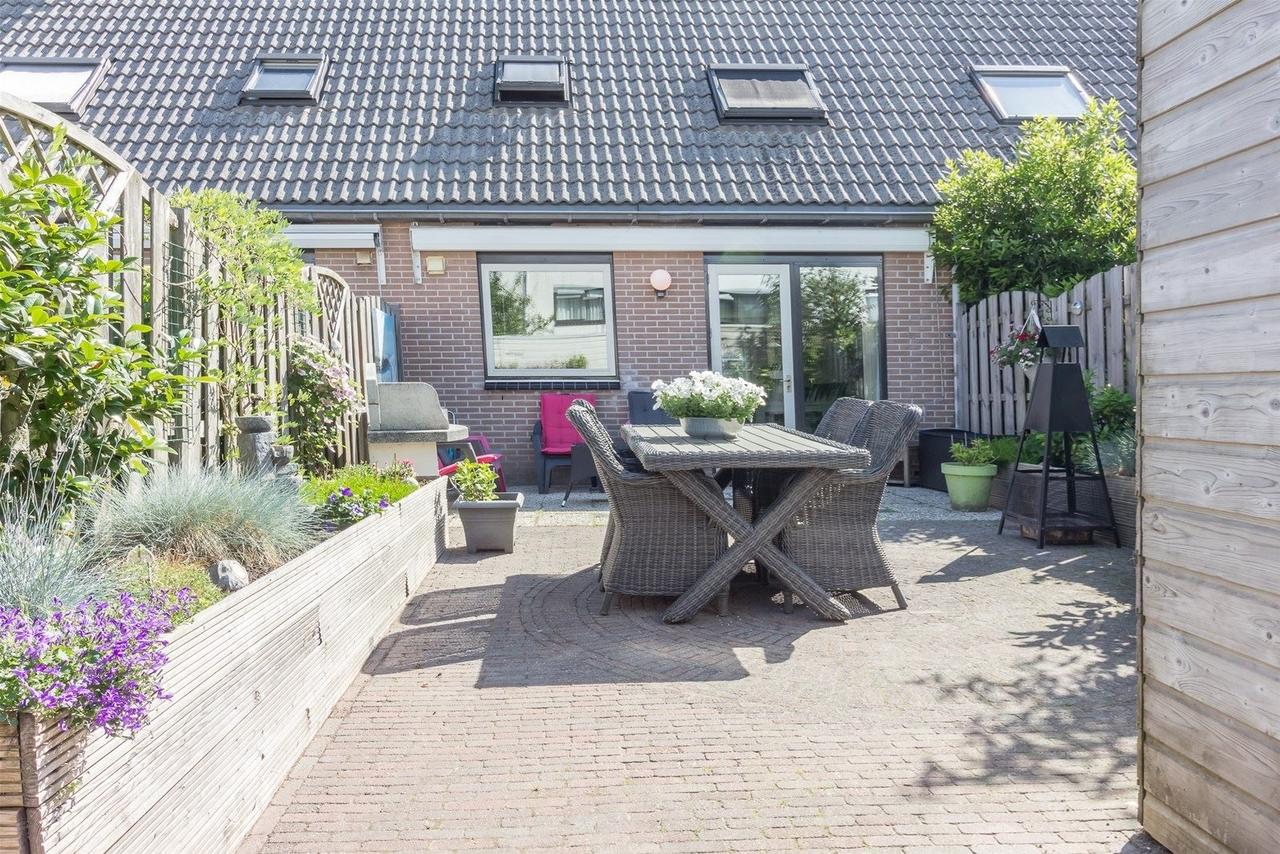 Terraced house with sunny garden in Hoorn - Image 20