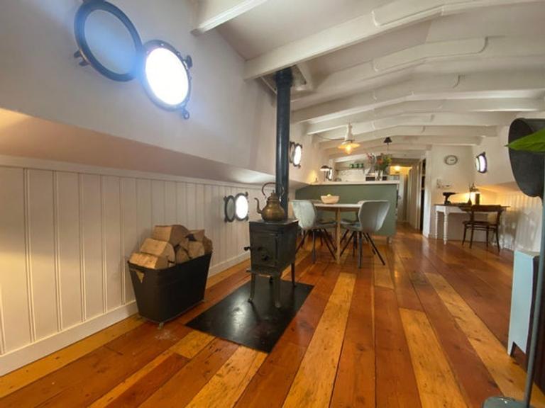 Woonschip met dekterras aan Emmakade - Afbeelding 3