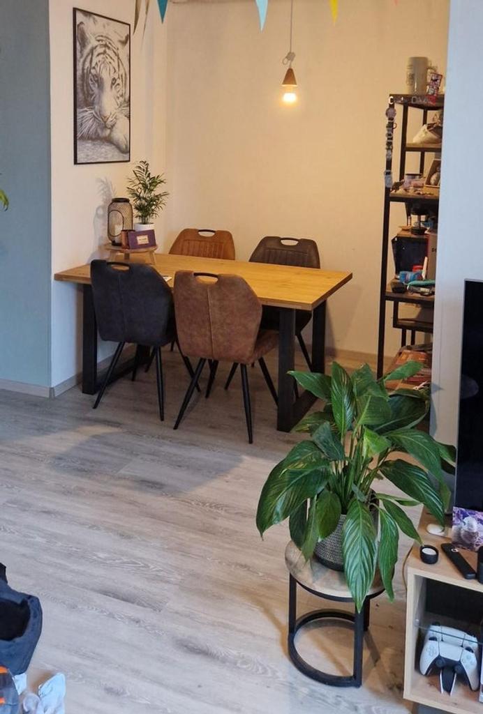 Apartment with garden and parking - Image 2