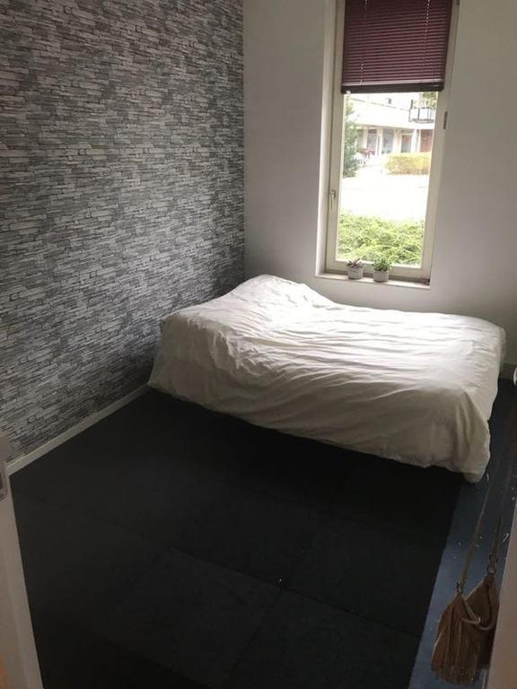 Apartment with garden and parking - Image 6