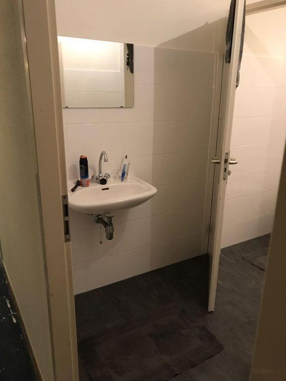 Apartment with garden and parking - Image 7