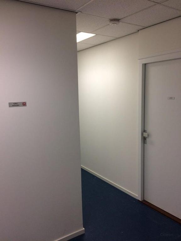 Apartment with garden and parking - Image 11