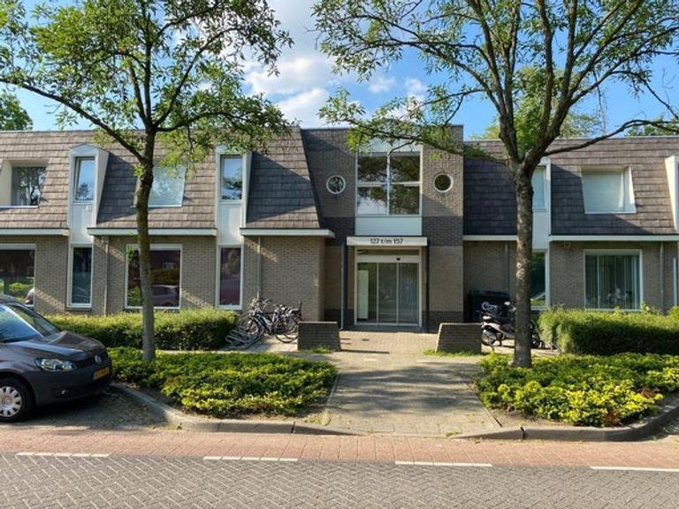 Apartment with garden and parking - Image 14