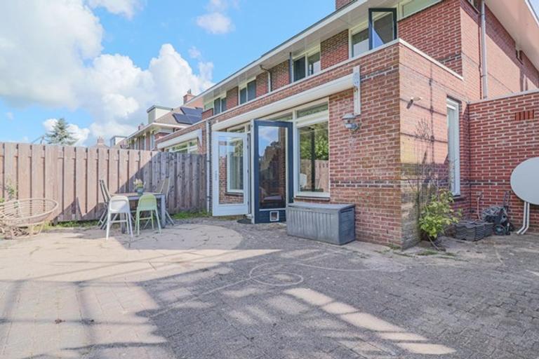 Furnished family home with large garden - Image 3