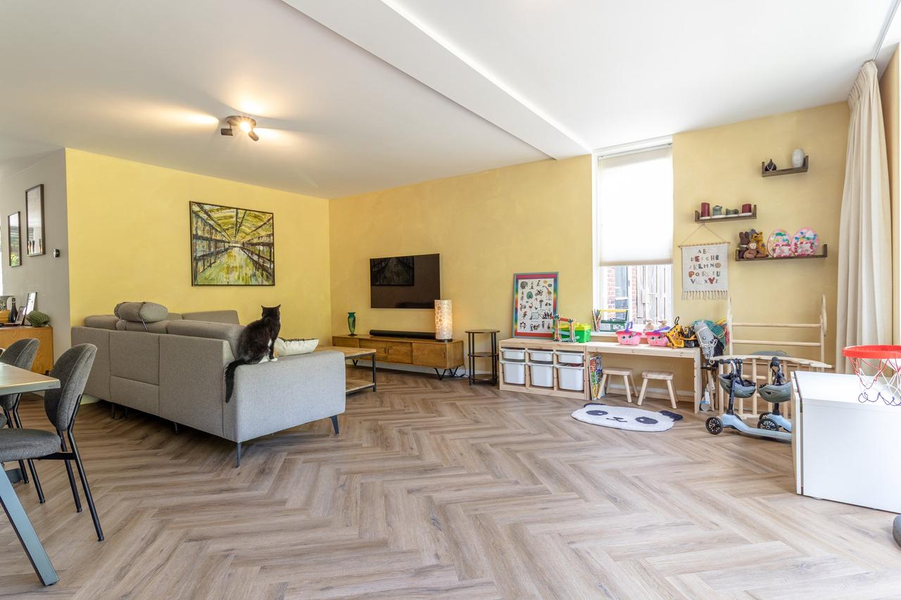 Furnished family home with large garden - Image 8