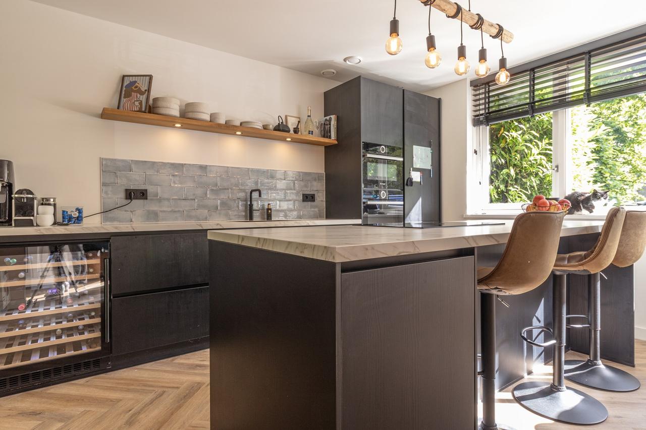 Furnished family home with large garden - Image 9