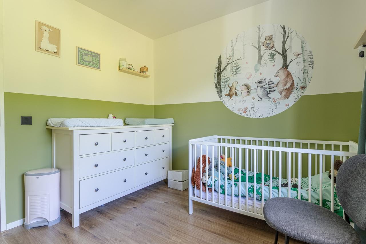 Furnished family home with large garden - Image 17