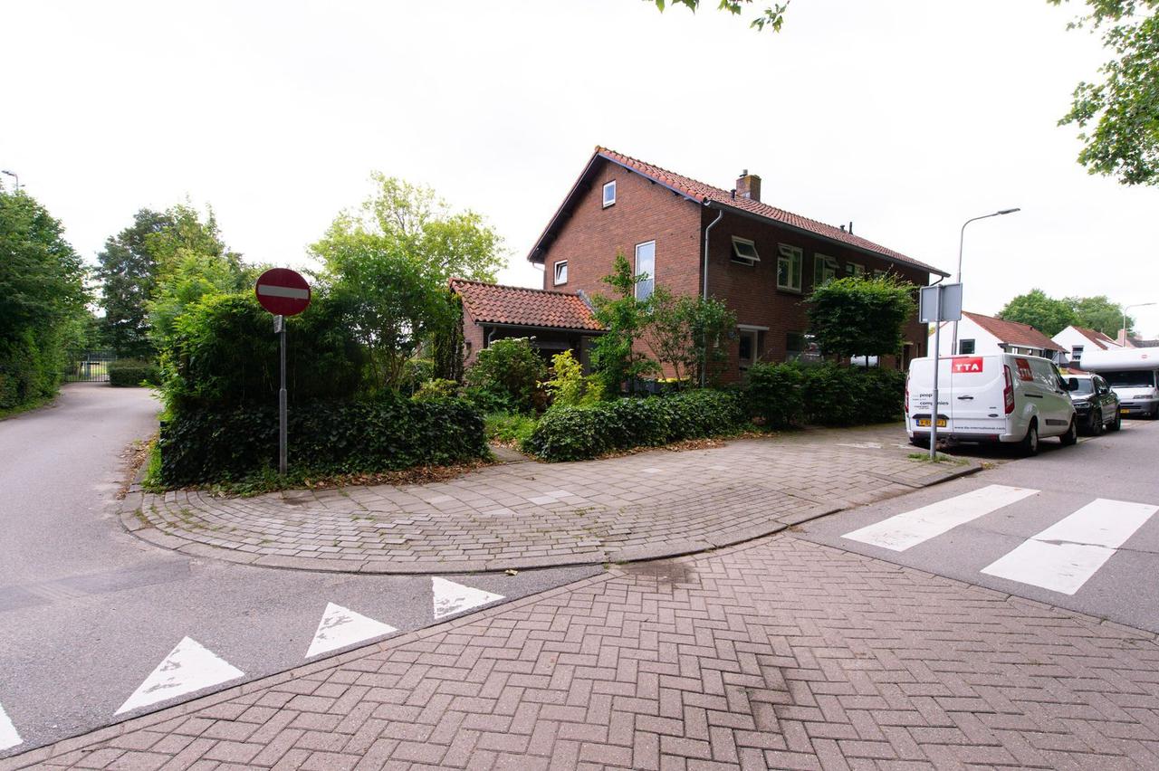 Furnished house with garden in the city center - Image 9