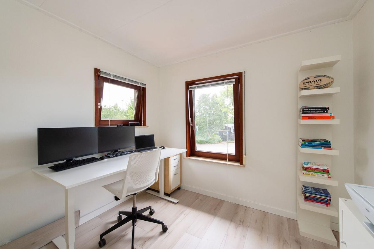 Furnished house with garden in the city center - Image 21