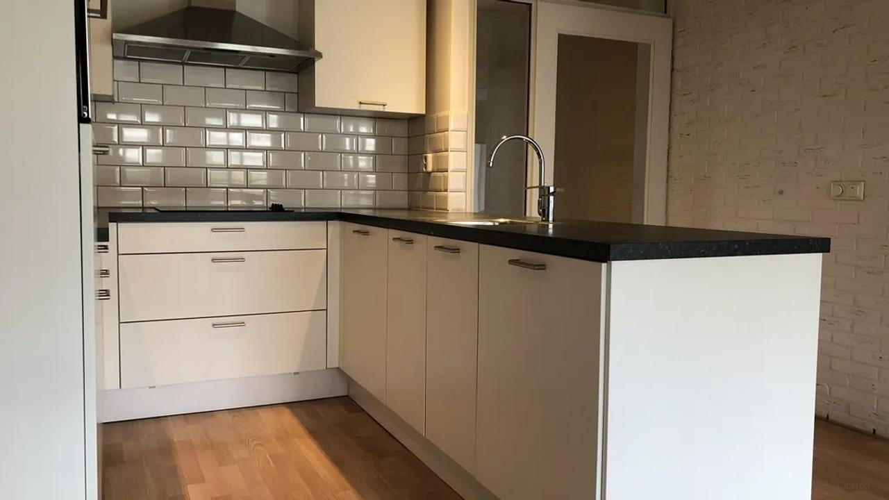 Gemeubileerd 3-kamerappartement bij Rotterdam Centraal - Afbeelding 11