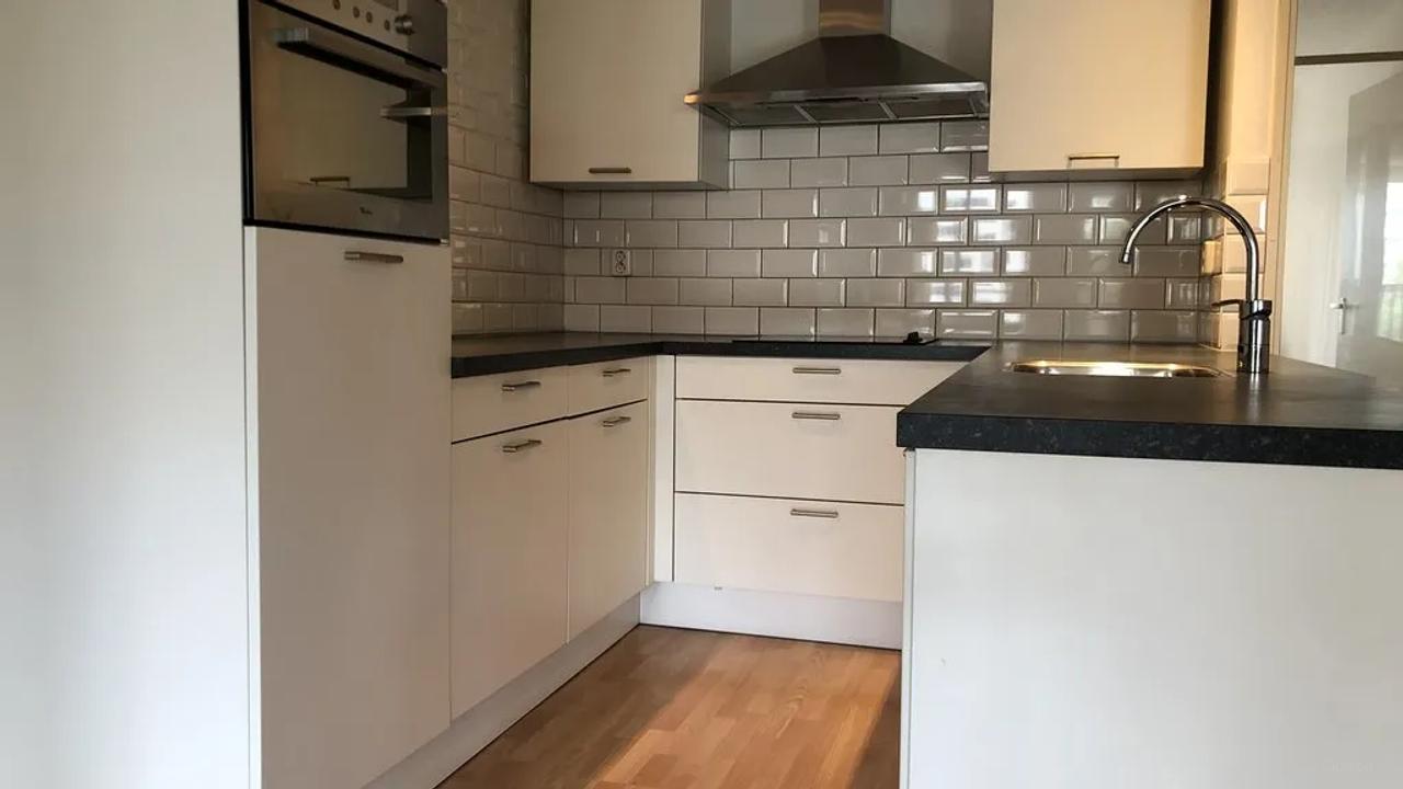 Gemeubileerd 3-kamerappartement bij Rotterdam Centraal - Afbeelding 12