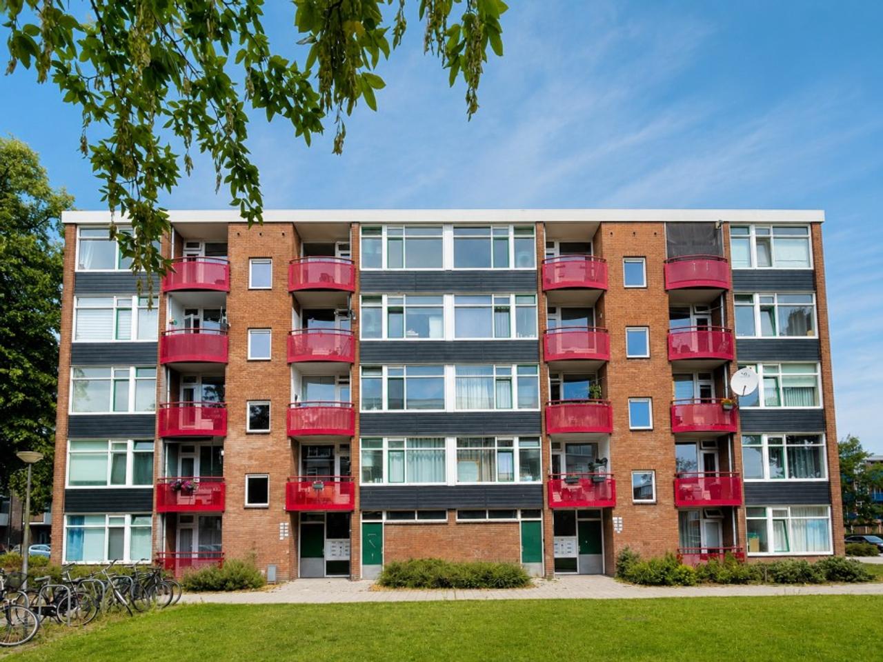 4-kamer appartement met balkon in Deventer - Afbeelding 1