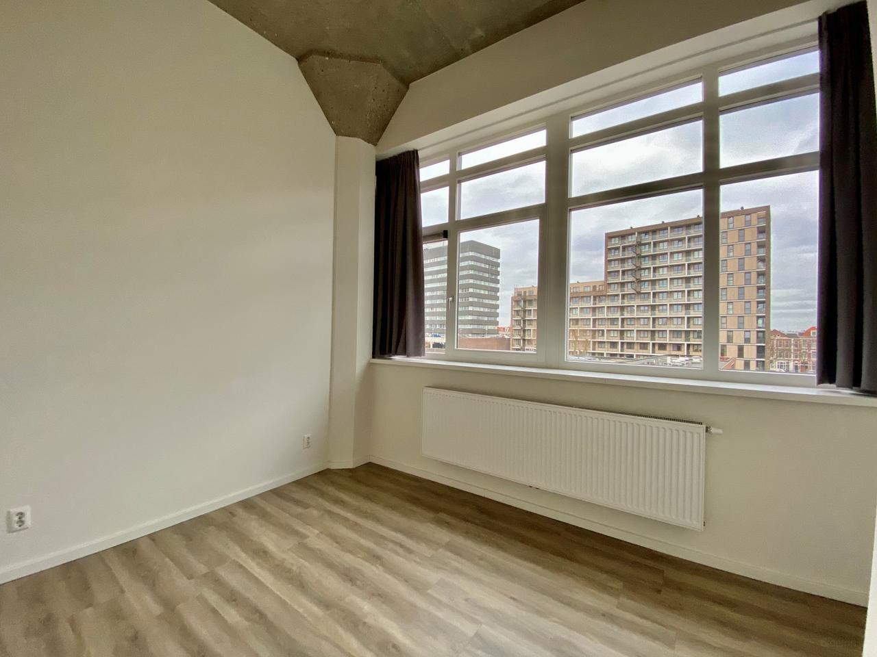 Studio aan rustige kade in Den Haag - Afbeelding 3