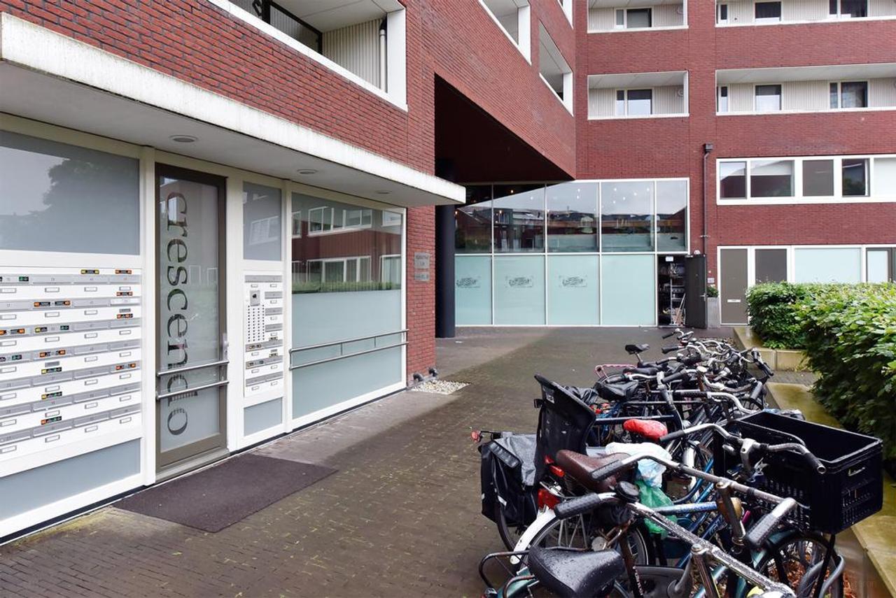 Corner apartment with balcony and parking space - Image 5