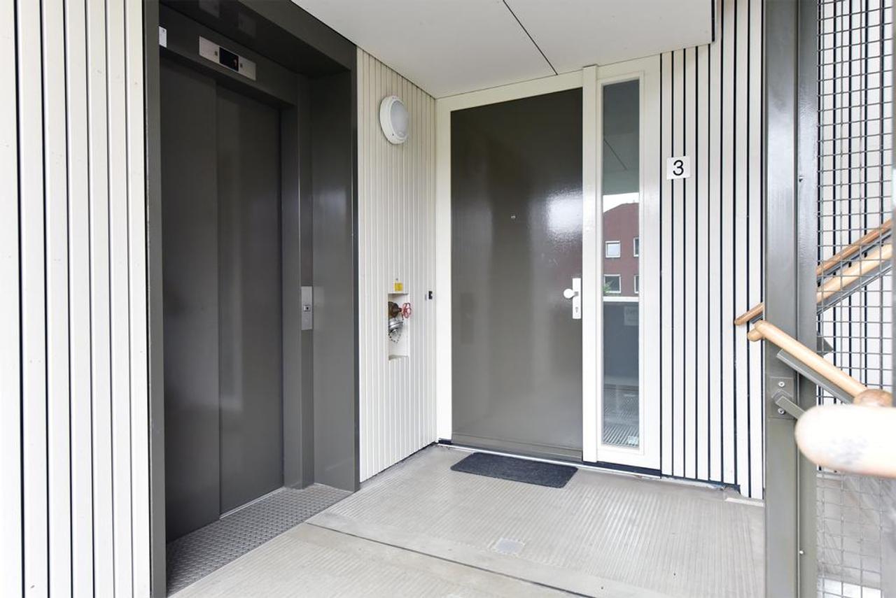 Corner apartment with balcony and parking space - Image 6