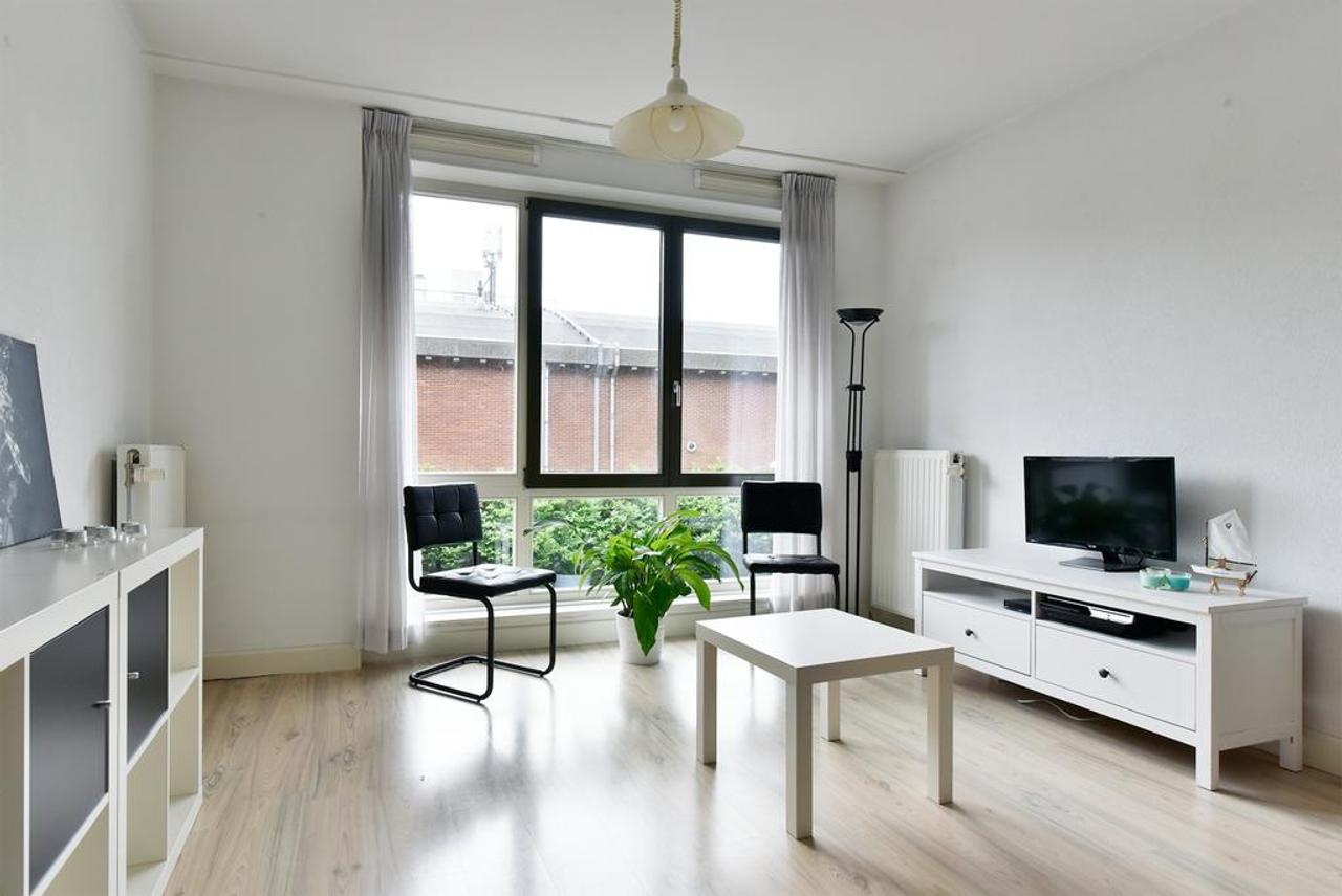 Corner apartment with balcony and parking space - Image 8