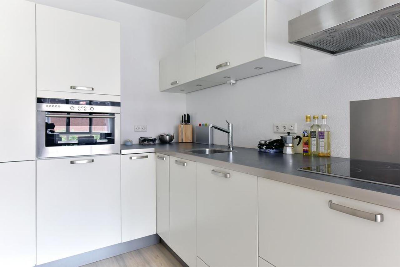 Corner apartment with balcony and parking space - Image 9