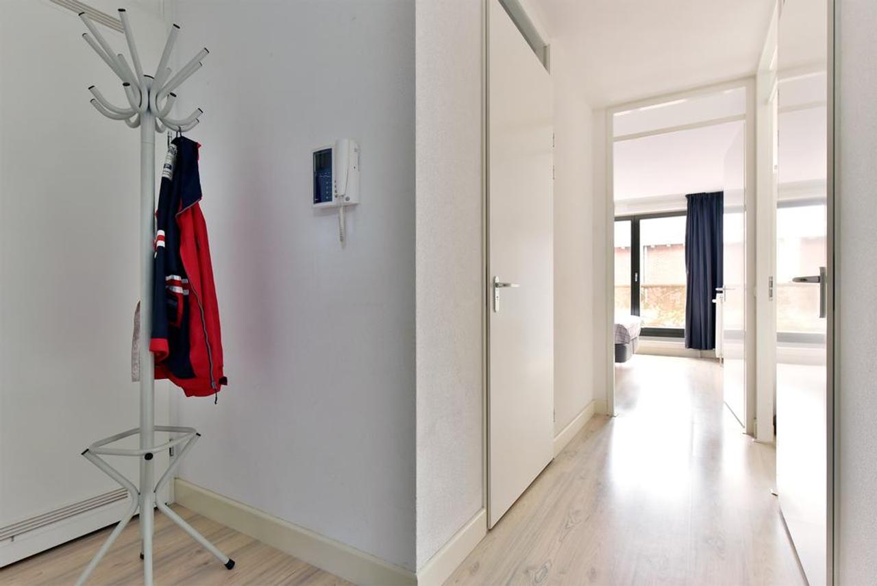 Corner apartment with balcony and parking space - Image 11