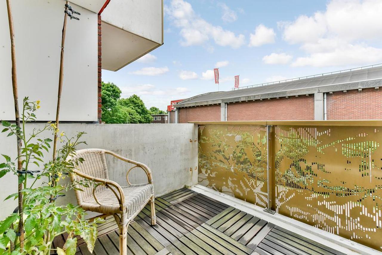 Corner apartment with balcony and parking space - Image 15