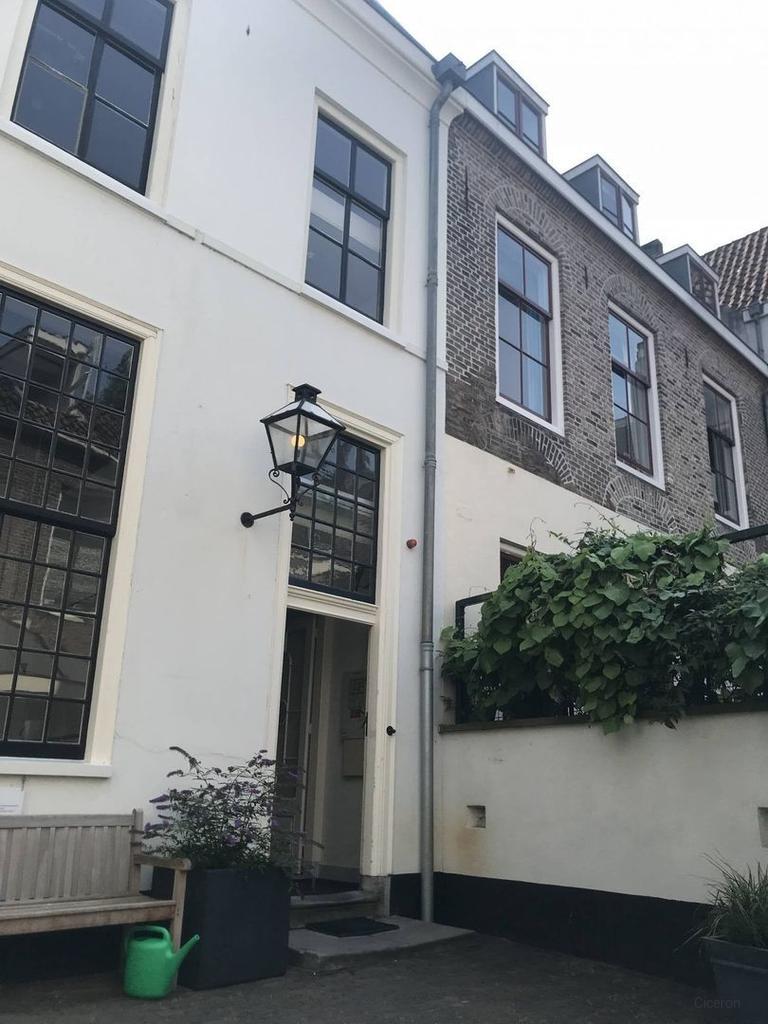 90 m² with Canal-Side Balcony - Image 1